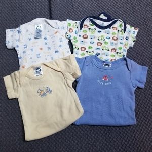 🛍3-9M Boys 4 Piece Lot Onesies Sports Dogs Cars